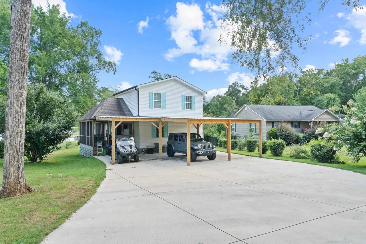 105 Sportsman Circle Northeast